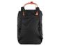 Sac à dos noir avec poignées marron et bretelles réglables, vue arrière.