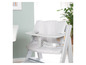 Une chaise haute grise pour bébé avec un siège rembourré et un plateau amovible de la marque Roba.