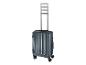 Une valise grise à roulettes de la marque IT Luggage.
