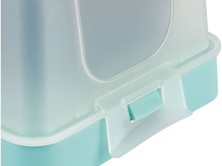 Une litière pour chat bleue avec un couvercle.