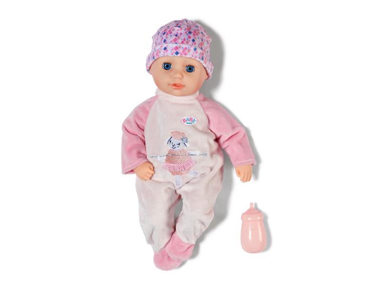 Poupée BABY born en pyjama rose avec biberon.