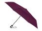 Un parapluie violet ouvert avec une poignée noire et grise sur fond blanc.