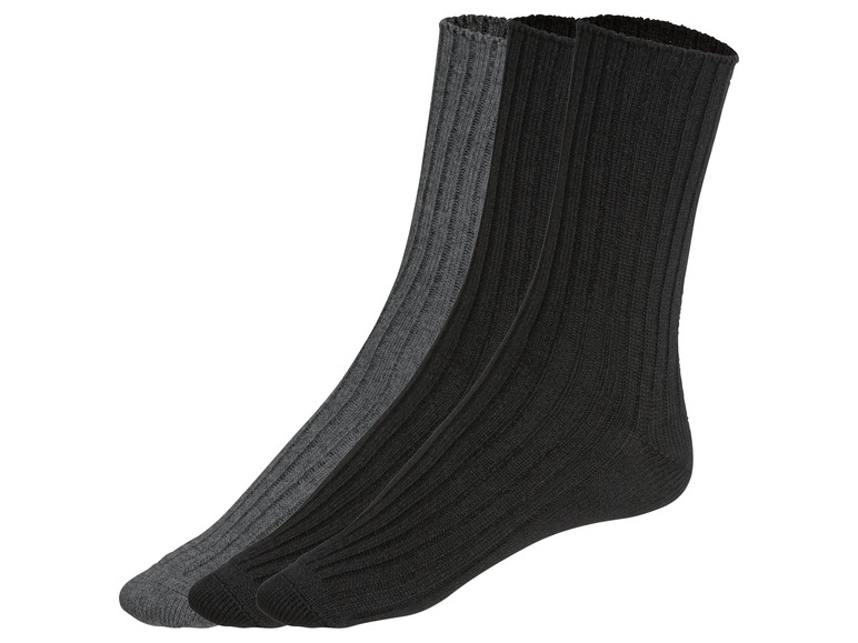 Trois paires de chaussettes côtelées en noir et gris.