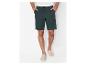 Shorts et mocassins pour homme : style décontracté.