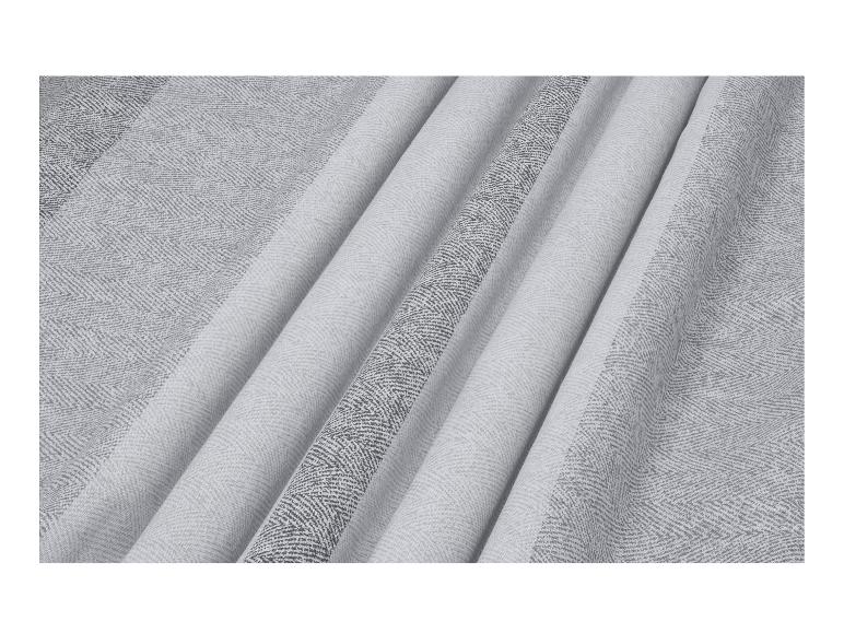 Tissu rayé gris et blanc avec motif à chevrons