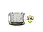 Trampoline avec filet de sécurité et système de protection des pieds.