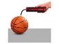 Une pompe Ultimate Speed gonfle un ballon de basket.