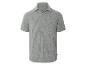 Un polo gris à manches courtes.