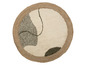 Tapis rond avec bordure en jute et design abstrait en beige et vert.