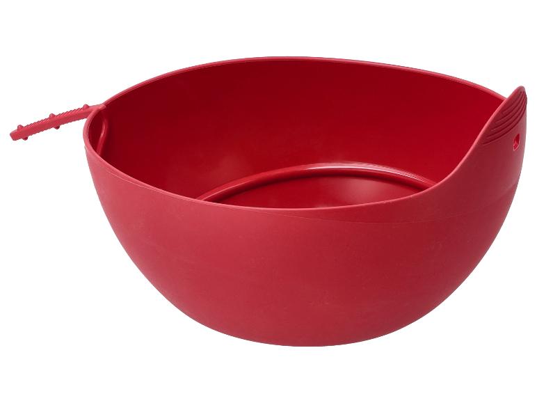 Bol en silicone rouge avec poignée.
