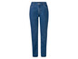 Un jean bleu pour femme.