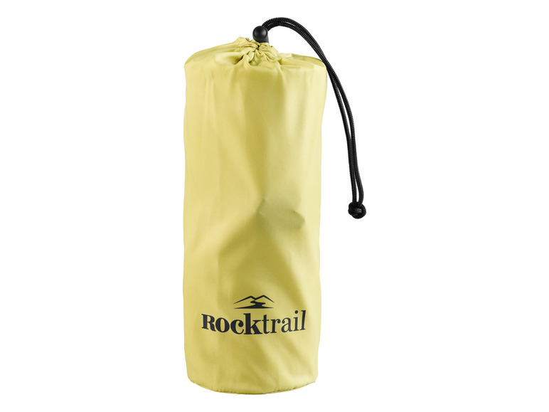 Un matelas de camping Rocktrail jaune dans un sac de rangement.
