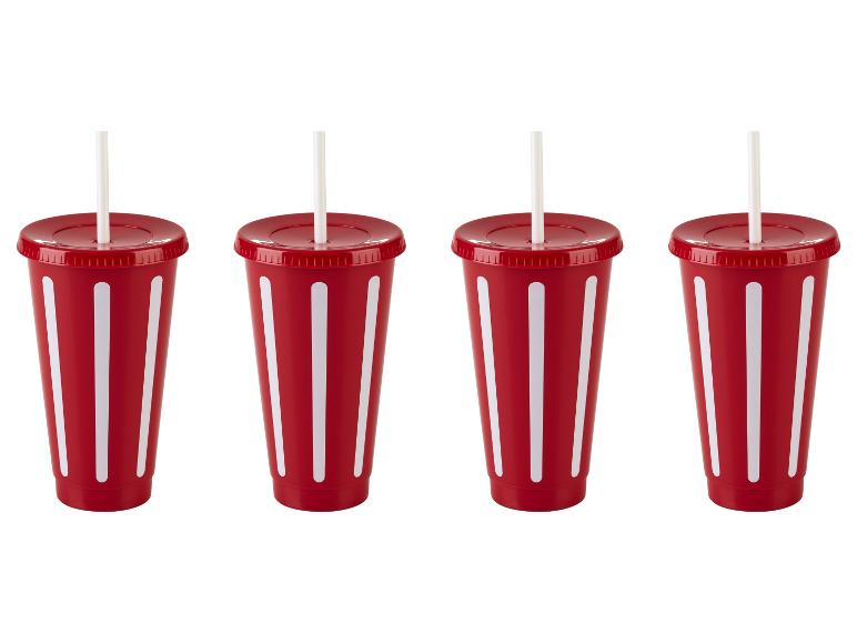 Quatre gobelets rouges à rayures blanches et pailles.