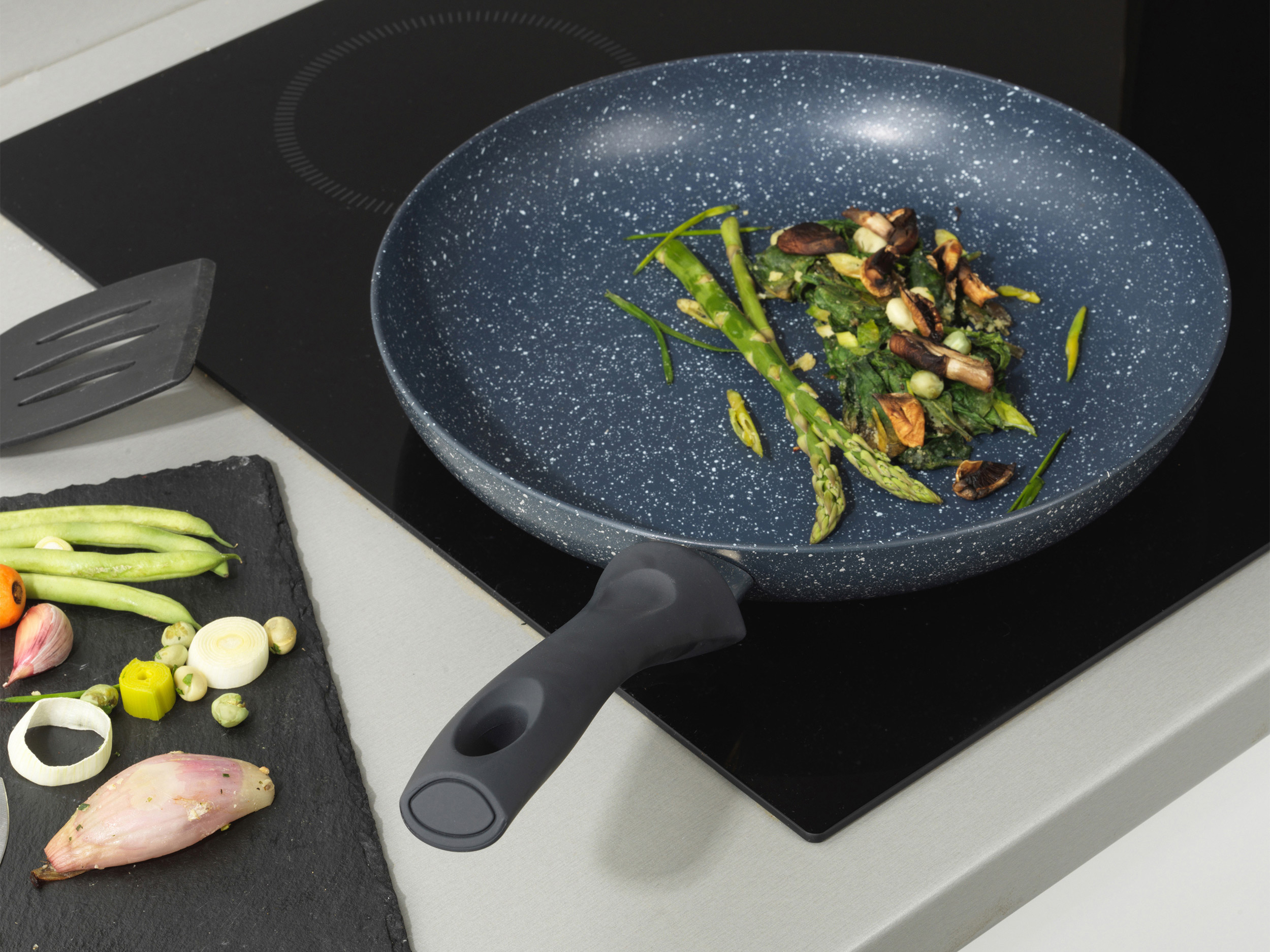 Russell Hobbs Wok casserole à manche sauteuse ou casserole Aluminium Nightfall Collection Marble poêle 30 cm - vue 3