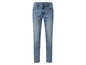 Un jean bleu clair pour homme.