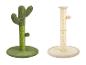 Deux arbres à chat, l'un en forme de cactus vert et l'autre beige.