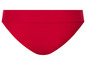 Maillot de bain rouge à texture côtelée.