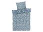 Parure de lit bleu clair à motif floral stylisé.