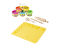 Ensemble de pâte à modeler Play-Doh avec outils et tapis de modelage.