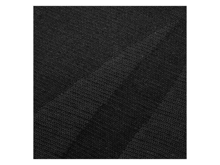 Gros plan d'un tissu noir avec une texture fine et uniforme.