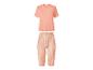 Ensemble haut à manches courtes couleur pêche et pantalon capri rayé.