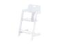 Chaise haute bébé en bois blanc à hauteur réglable.