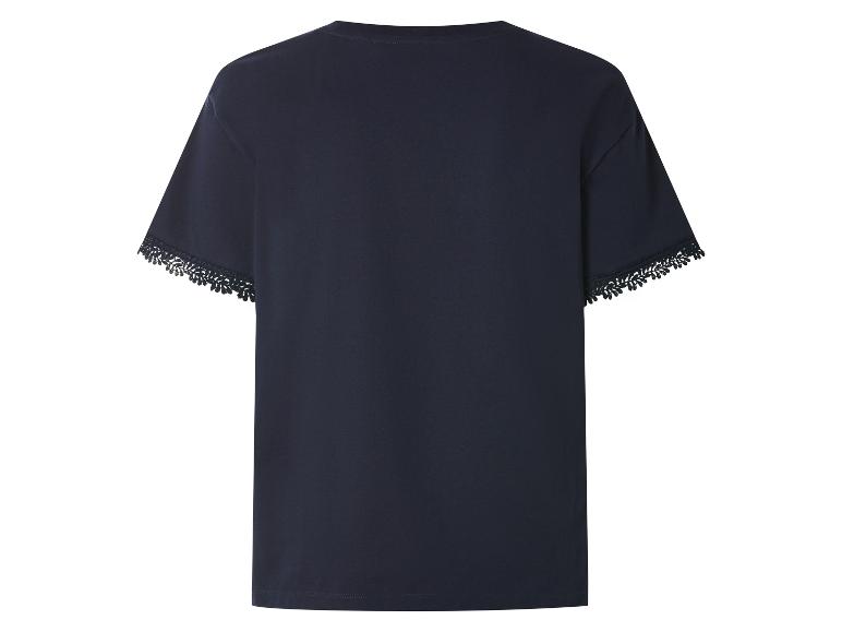 T-shirt bleu marine pour femme avec bordure en dentelle sur les manches, vue de dos.
