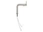 Robinet de cuisine en acier inoxydable avec raccords flexibles.