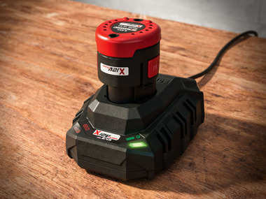PARKSIDE® Batterie 2 Ah,12 V, PLGK 12 A3 avec chargeur PLGK 12 A2