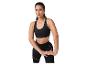 Femme en vêtements de sport noirs : leggings et top.