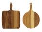 Deux planches à découper Russell Hobbs en bois : une carrée et une ronde.