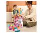 Enfant et mère jouant avec des blocs de construction colorés Mega Bloks.