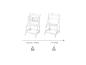 Deux chaises hautes en bois blanc, adaptables pour différents âges et limites de poids.