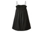 Une robe noire à bretelles fines et un haut plissé.