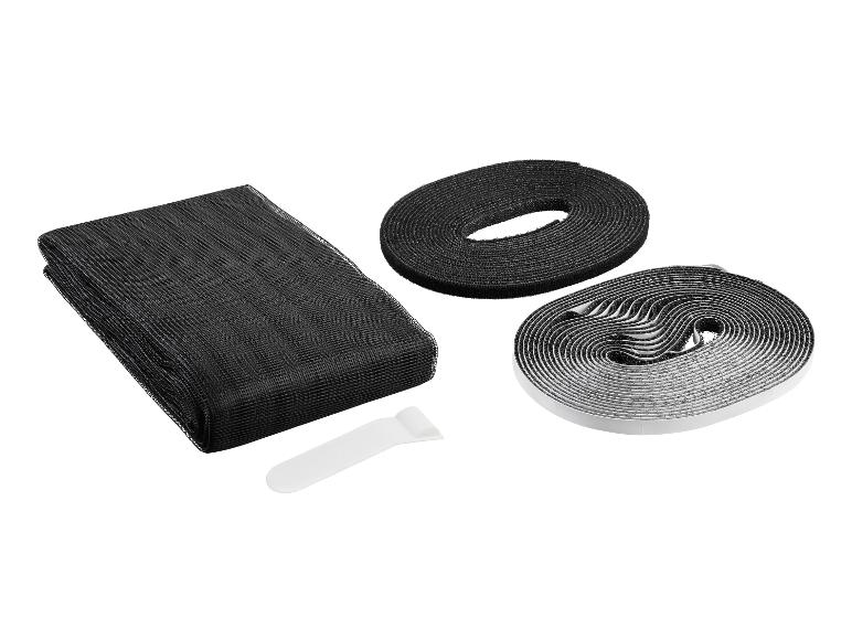 Kit moustiquaire: filet noir, bande auto-adhésive et spatule.