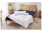 Une couette et un oreiller blancs sur un lit