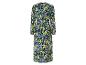 Une longue robe bleu foncé avec un imprimé de feuilles vertes et jaunes.
