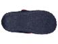 La semelle d'une pantoufle bleue avec un motif de cercles en relief.