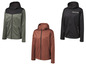 Trois vestes softshell à capuche de couleurs différentes.