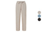 Pantalon beige avec cordon de serrage.