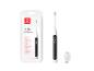 Une brosse à dents électrique Oclean X Lite blanche avec un câble de charge.