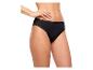 Culotte noire pour femme avec bordure en dentelle, portée par une femme.