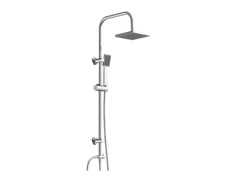 Ensemble de douche chromé avec pomme de douche pluie et douchette.