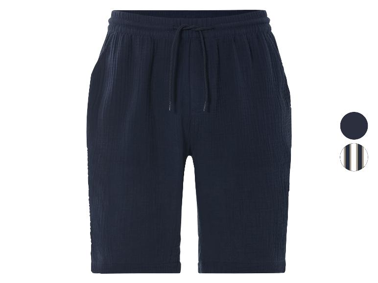 Shorts en tissu gaufré, coupe décontractée, disponibles en bleu marine et rayé.