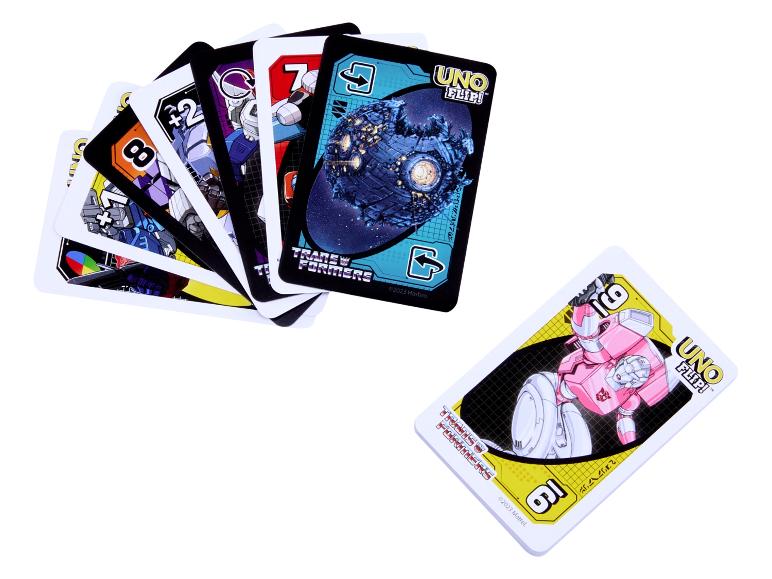 Jeu de cartes avec des personnages de robots et le texte 'UNO FLIP!'.
