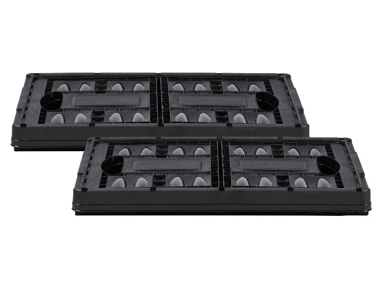 Deux supports de jardinière en plastique noir avec trous de drainage et design modulaire.