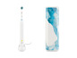 Une brosse à dents électrique Oral-B avec station de charge et design aquatique.