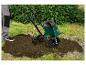 Cultivateur Parkside en action, ameublissant la terre dans un jardin.