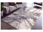 Tapis moderne, style abstrait, tons bleus et beige.