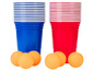 Des gobelets en plastique bleus et rouges avec des balles de ping-pong.